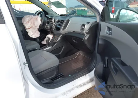 2014 Chevrolet Sonic Ls Auto z USA, uszkodzony, nr VIN 1G1JA6SHXE4216776